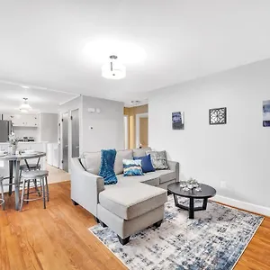  Holiday home 2br Duplex- Near Uptown