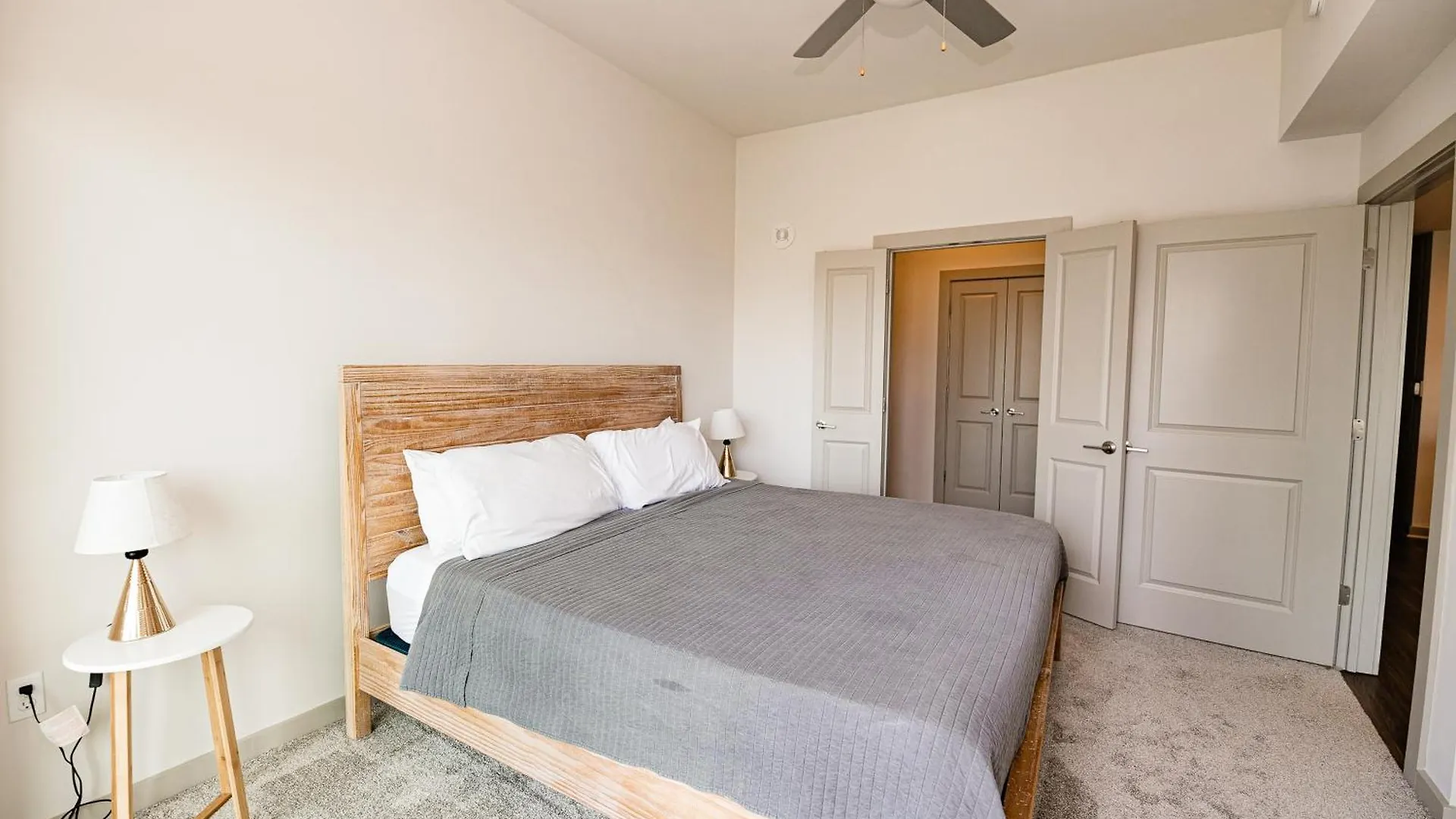 Corporate Uptown Furnished Apartments 샬럿 0*,