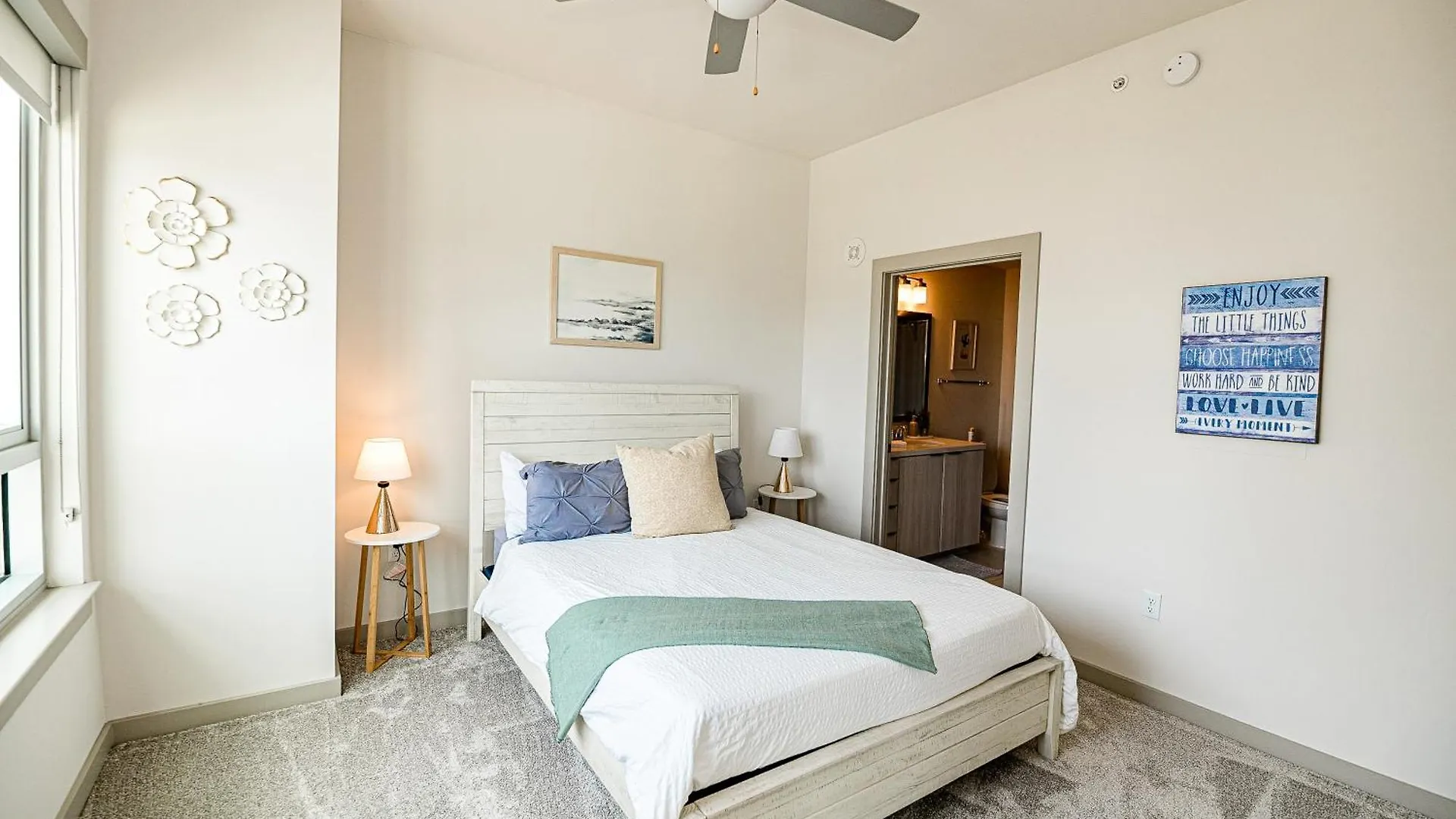 Corporate Uptown Furnished Apartments 샬럿
